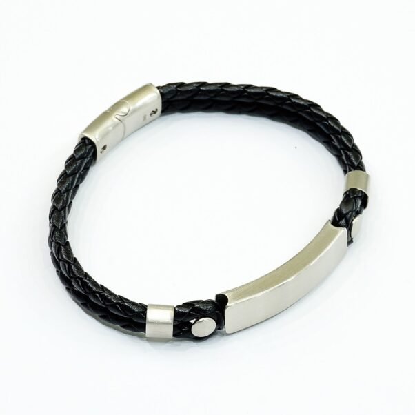 Pulsera Lotus Style | Cuero Trenzado y Placa de Acero Satinado